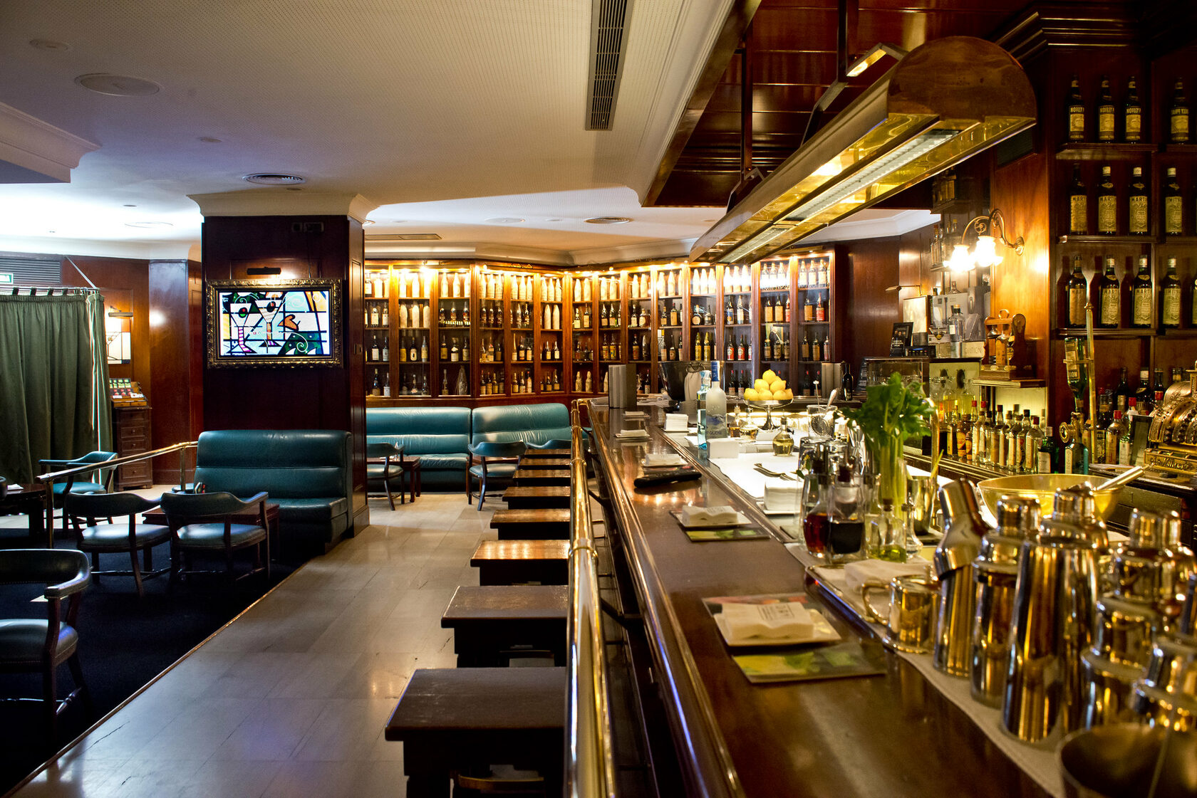 Speakeasy restaurant / Old school bar image 5