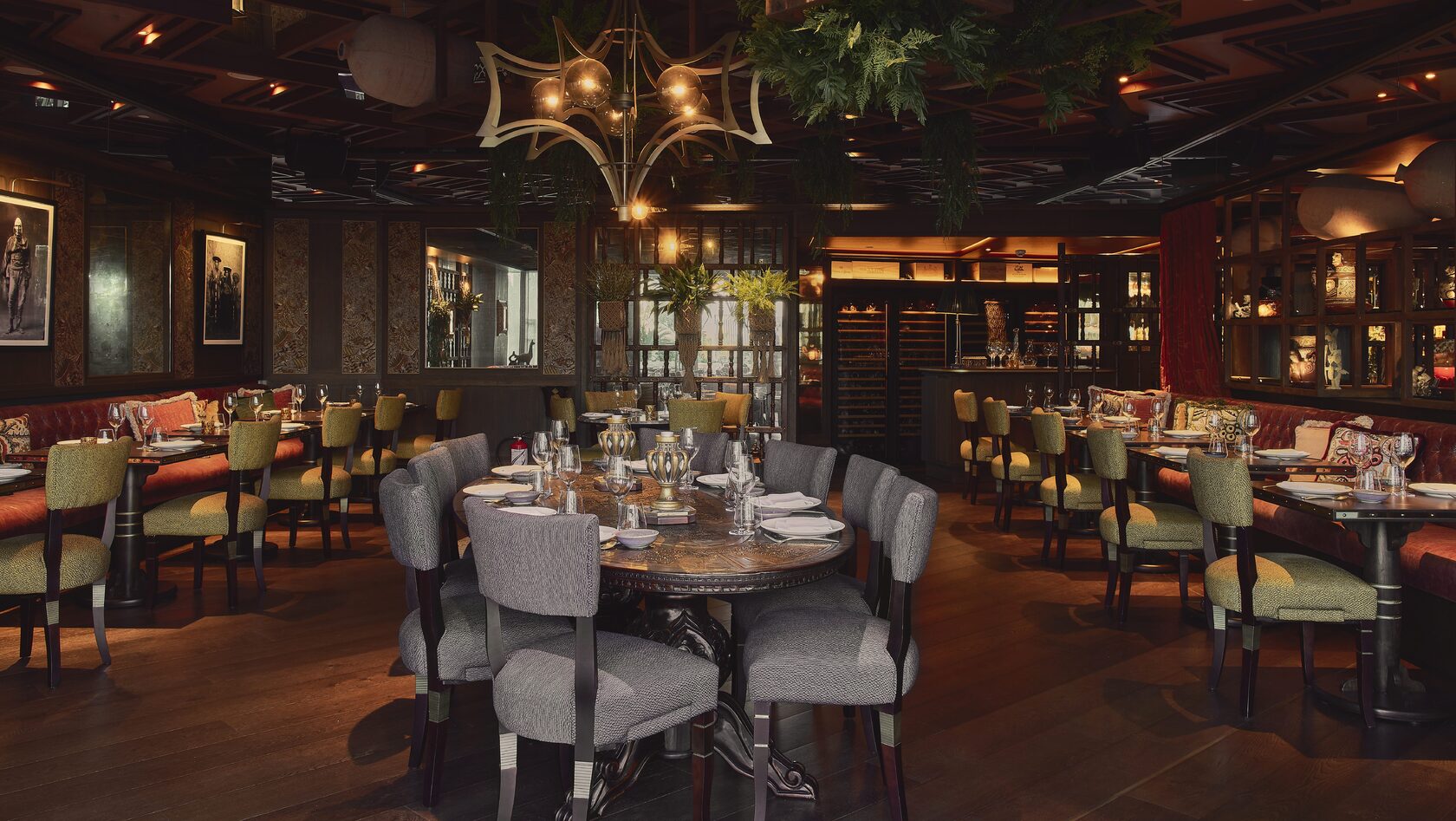 Mysterious luxury restaurant with exotic cuisine image 3